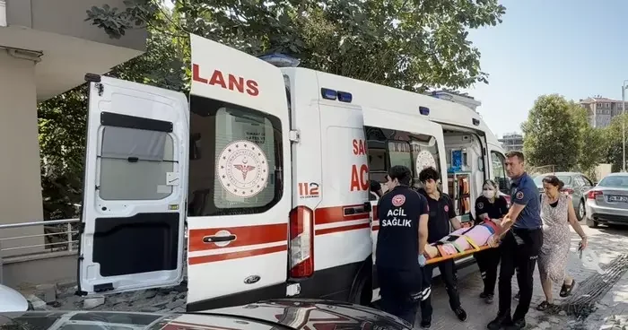 Avcılar’da cam silerken düşen kadın yaralandı