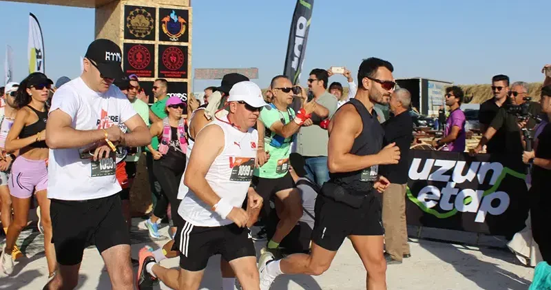 Runfire Salt Lake Ultra Trail Maratonu, Tuz Gölü nde renkli görüntülerle başladı