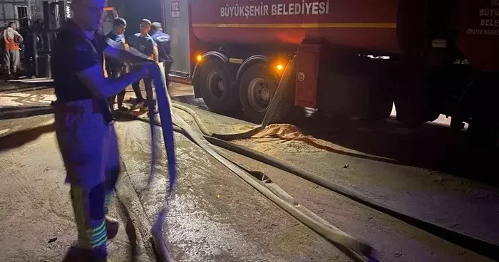 Turgutlu’da kereste işletmesinde yangın paniği