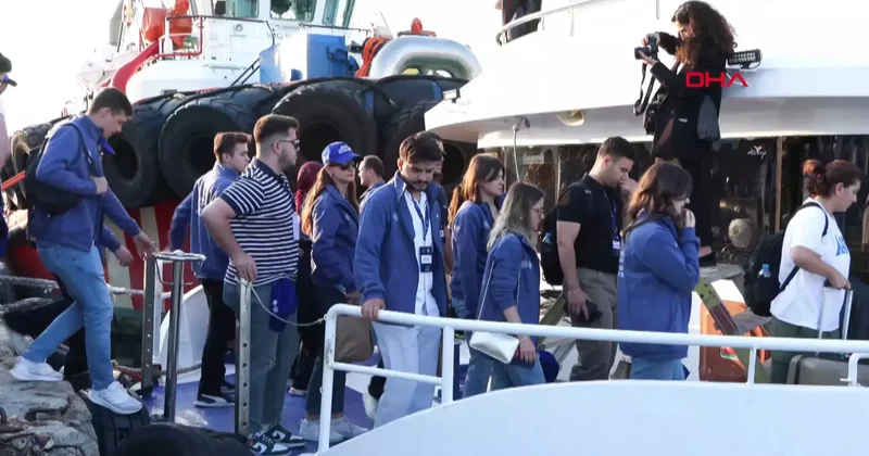 TCG Anadolu, ‘Zafere Yolculuk’ için Çanakkale den İstanbul a hareket etti