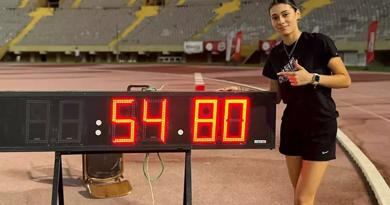 Özel milli sporcu Aysel Önder’den dünya rekoru