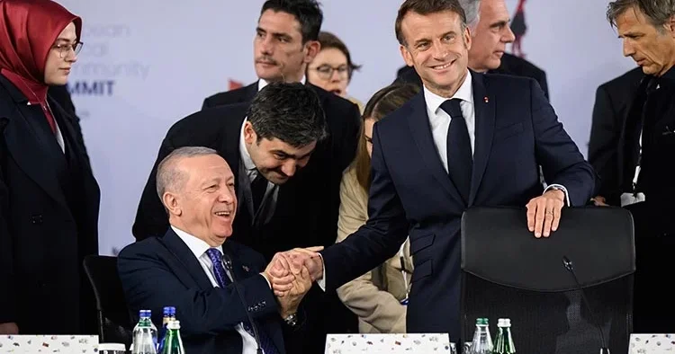 Yunanistan da Erdoğan Macron görüşmesi krize neden oldu! Küresel aktör