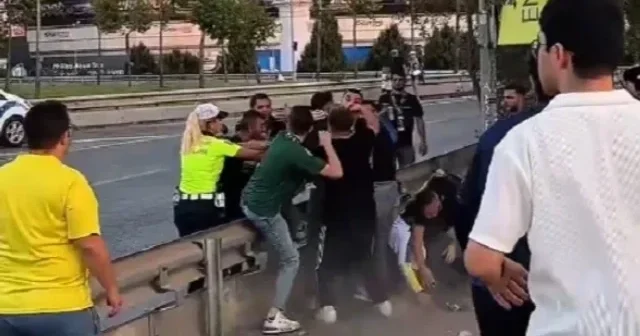 Fenerbahçe Kocaelispor maçı öncesi kavga: Taraftarlar birbirine girdi Futbol Haberleri