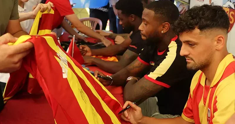 Kayserispor’da imza günü etkinliği devam etti