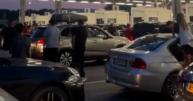 Kapıkule’de araç kuyruğu uzadı: Gurbetçilerden kornalı protesto VİDEO İZLE