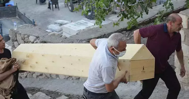 Mardin’de aynı gün evlerinde ölü bulunan 3 kadın, toprağa verildi