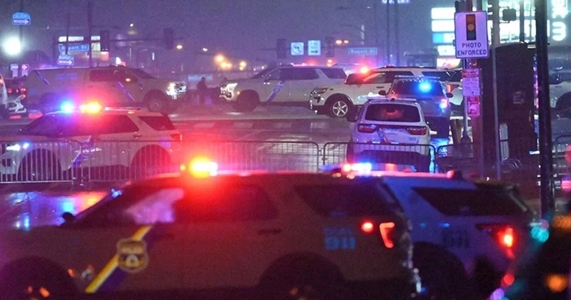 New York ta 54 kişinin bulunduğu tur otobüsü devrildi: Ölüler var