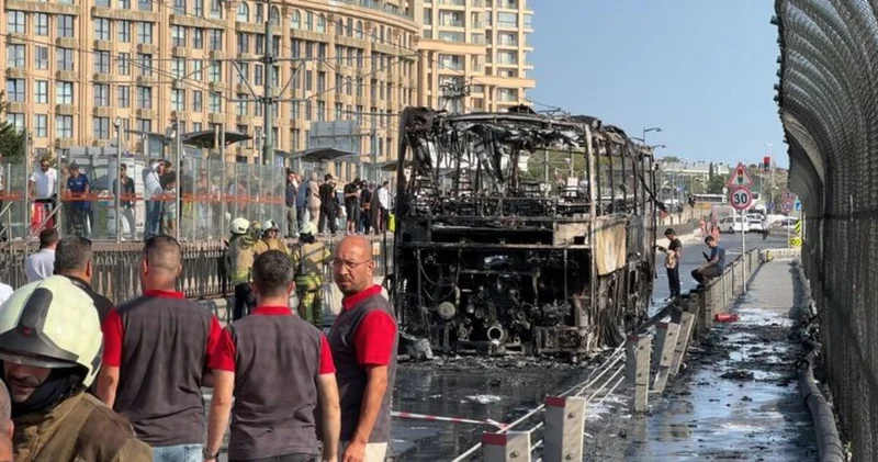 Son dakika: Sultangazi de otobüste yangın: tramvay seferleri durduruldu Son dakika haberleri