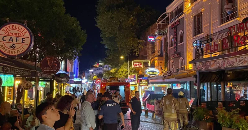 Fatih te otel yangını: Turistler tahliye edildi