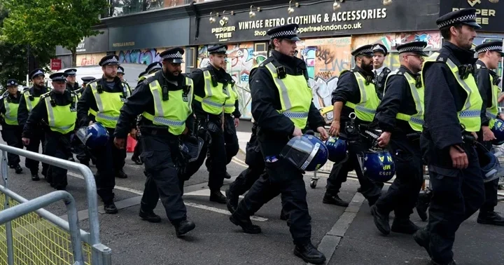Londra’da Notting Hill Karnavalı başladı: Festival öncesinde 100 kişi gözaltına alındı