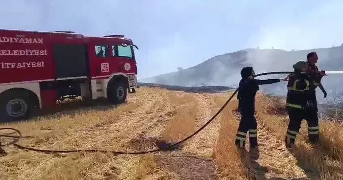 Belediye itfaiyesinde staj yapan kadın stajyerler, cesaretiyle dikkat çekti