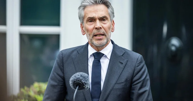 Hollanda Başbakanı: Bakanların hükümetten istifasını saygıyla karşılıyoruz ama üzülüyoruz
