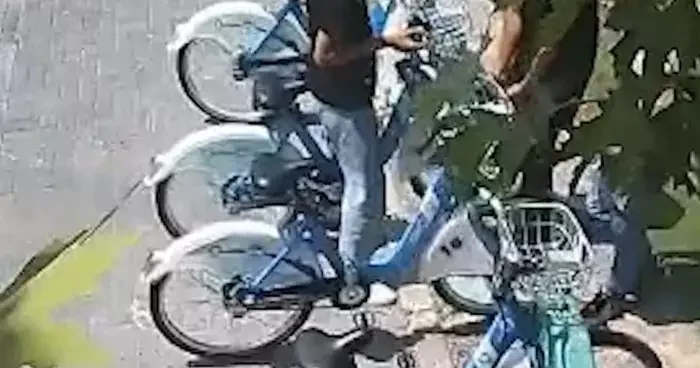 Bisiklet vandalları kamerada