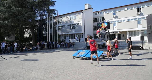 Edirne de akrobat basketbolcuların smaç şovu ilgiyle izlendi Edirne Haberleri