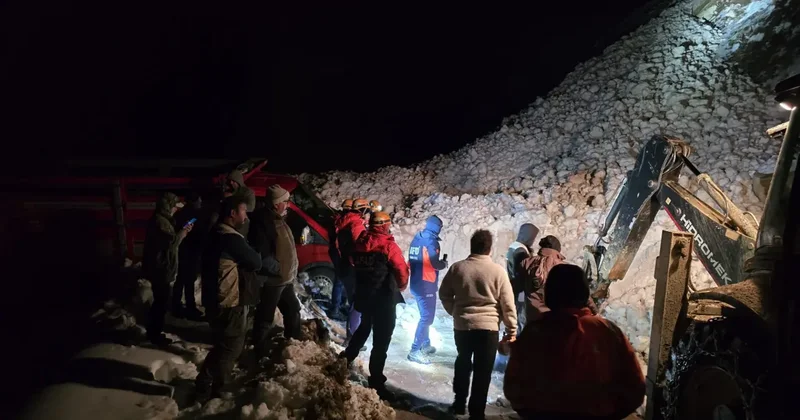 Çığ nedeniyle mahsur kalan 15 kişi kurtarıldı