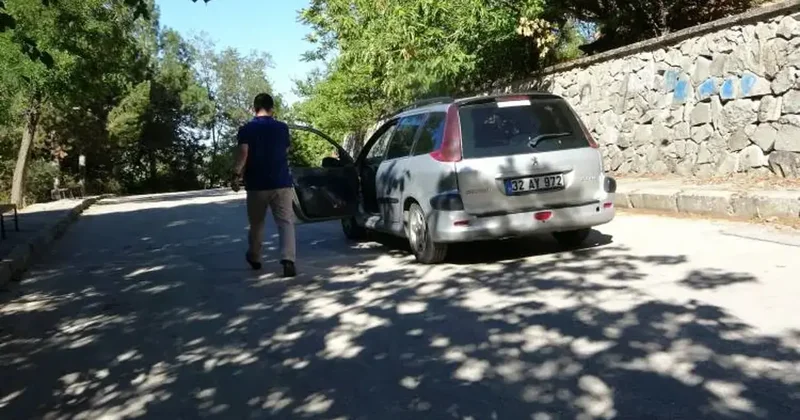 Bu yolda araçlar kendiliğinden ilerliyor! Isparta daki gizemli yolun sırrı çözüldü