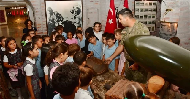 Gelibolu da öğrenciler Çanakkale Muharebeleri Sergi Salonu nu ziyaret etti Çanakkale Haberleri