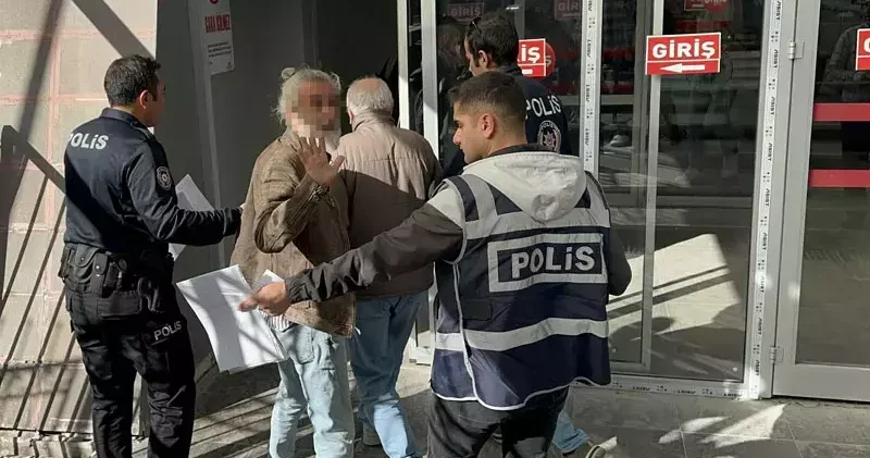 Kendisini şikayet ettiğini öne sürdüğü komşusunu darbedip, tekmeledi