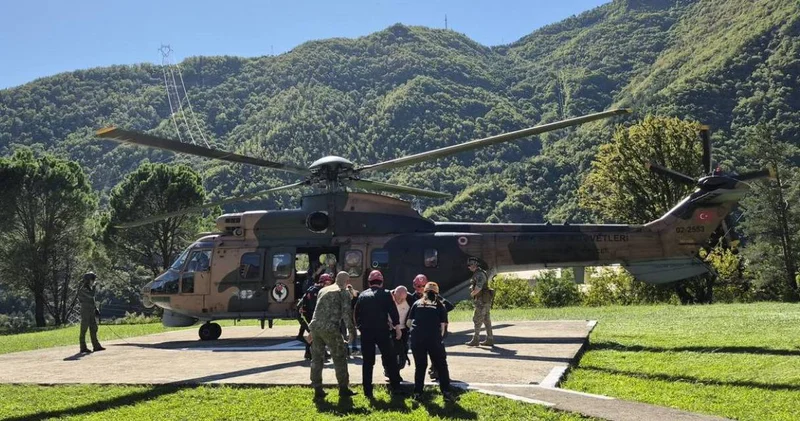 Artvin’de sel ve heyelan: Camili de mahsur kalanlar helikopterle tahliye edildi