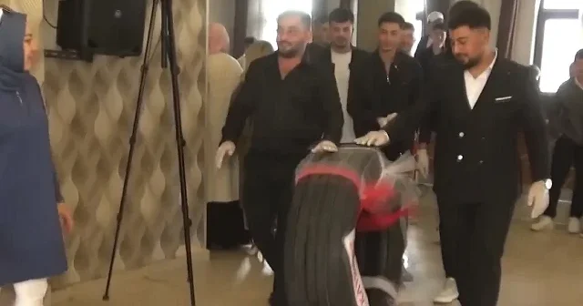 Damada düğünde takı olarak TIR lastiği takıldı VİDEO İZLE
