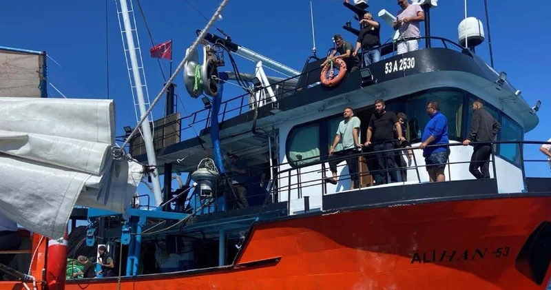 Rizeli balıkçılardan denizde eylem!