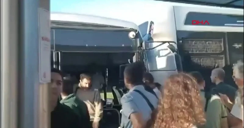 Kadıköy de 2 metrobüs çarpıştı
