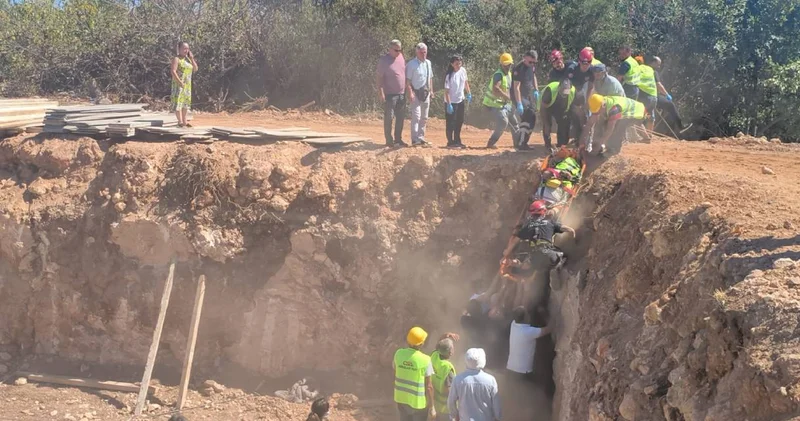Antalya da bir işçi 5 metrelik çukura düştü!
