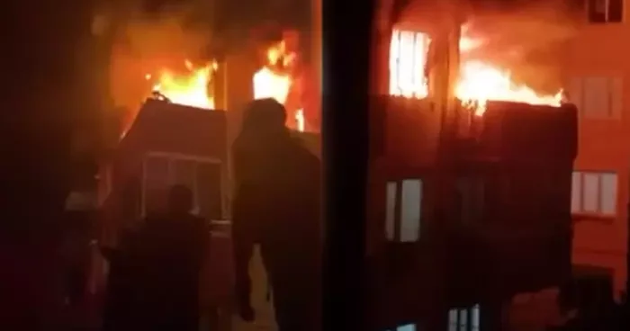 Bursa da acı olay! Evdeki televizyon fişi kaçak yaptı: Çıkan yangında biri çocuk 3 kişi hayatını kaybetti