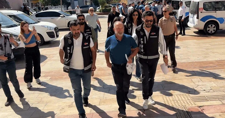 Aydın da bıçak parası aldığı öne sürülen profesör ile sekreteri gözaltına alındı