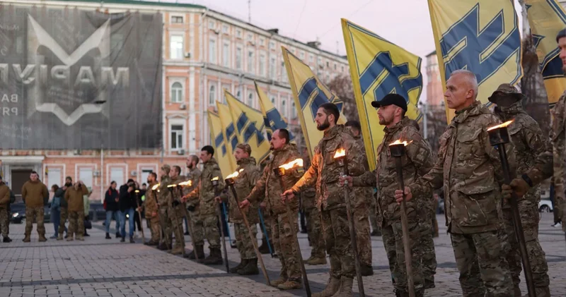 Ukrayna da Azov skandalı, kartel üyelerini orduya aldılar