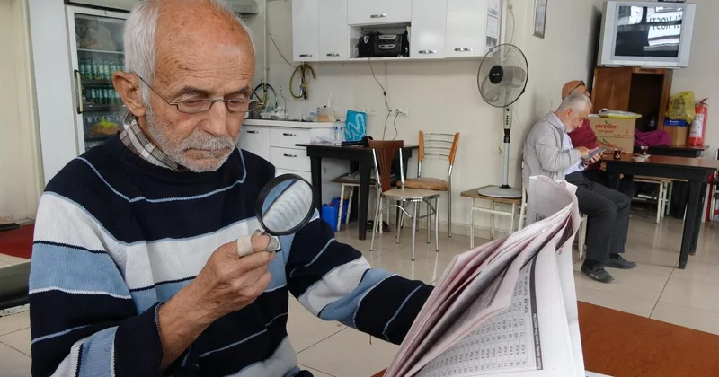 Kütahya nın büyüteçli okuru , 18 yıldır gazeteleri mercek altında okuyor