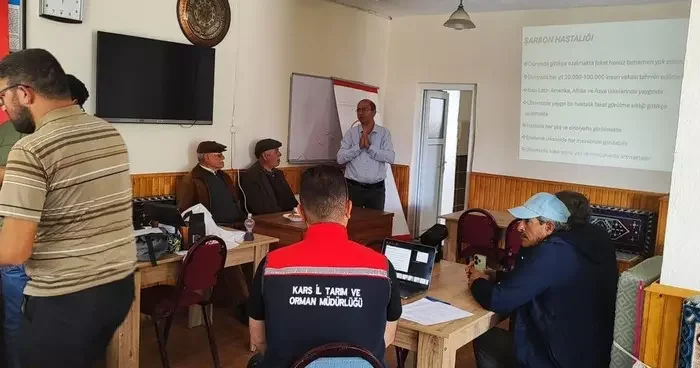 Kars’ta çiftçilere şarbon eğitimi verildi