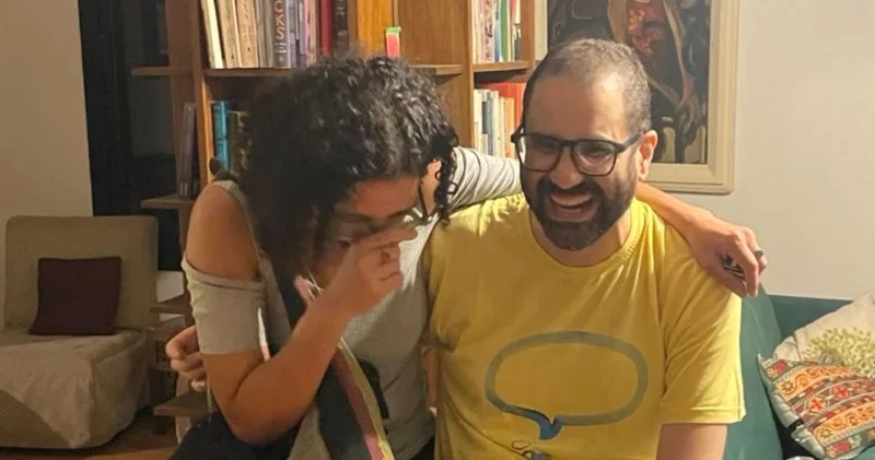 Mısır kökenli Britanyalı aktivist Alaa Abdelfatah, El Sisi’nin affıyla 10 yıl sonra evine döndü