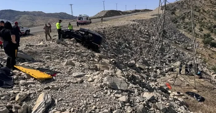 Şırnak ta kamyonet şarampole devrildi: Aynı aileden 3 kişi öldü, 3 yaralı