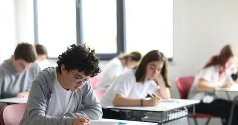 Okullar ne zaman kapanacak? 2025 MEB takvimi ile yaz tatili kaç gün sürecek?