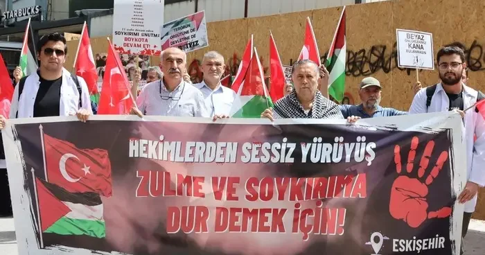 Eskişehir de Tıp Fakültesi öğrencileri Filistin için yürüdü