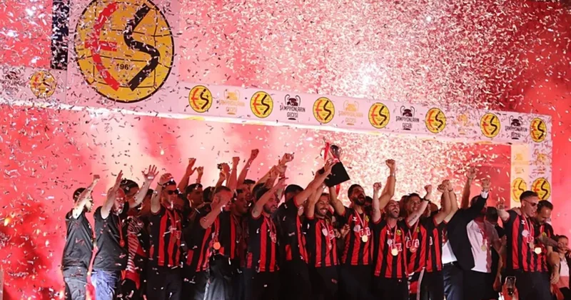 Eskişehirspor un şampiyonluğu kutlandı