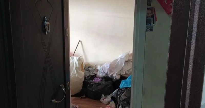 Çöp ev 4 üncü kez temizlendi; binayı fare ve böcekler istila etmiş