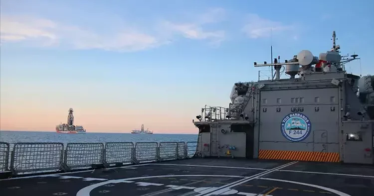 TCG Barbaros görevinin başında! Göz açtırmıyor