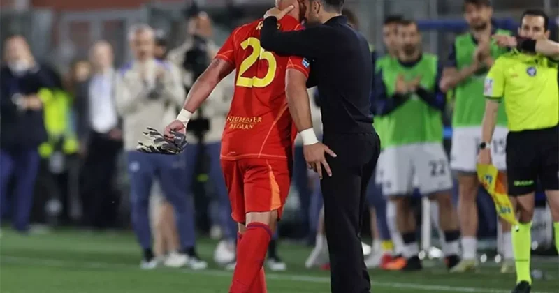 Futbolu bırakan efsane kaleci son maçında kırmızı kart gördü