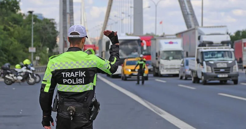 İstanbul da trafiğe çıkacaklar dikkat: Bu yollar kapatılacak