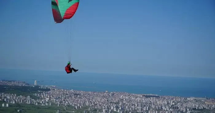 Samsun semaları yamaç paraşütleri ile şenlendi