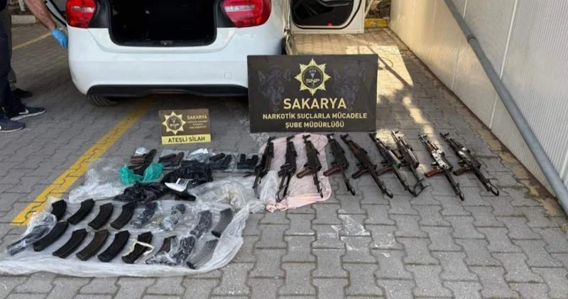 Polis memurunun kiraladığı otomobilden kaleşnikoflar çıktı
