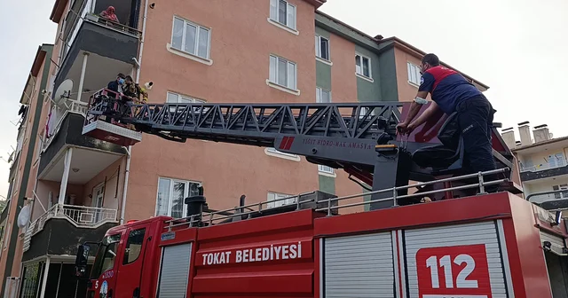 Çatıdaki fareleri kaçırmak için kükürt ve ispirto yaktılar; 4 kişi dumandan etkilendi Tokat Haberleri
