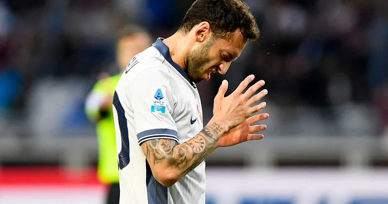 Hakan Çalhanoğlu cezalı duruma düştü