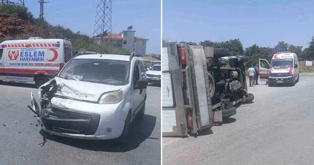 Ticari araç yandan çarptığı kamyoneti devirdi Antalya Haberleri