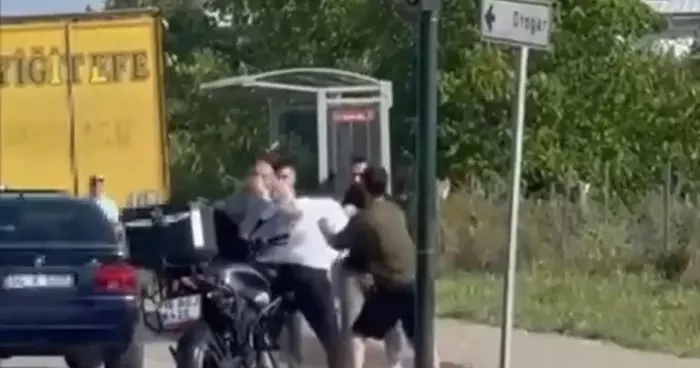 Anayol boks ringine döndü... Trafik durdu yumruklar havada uçuştu