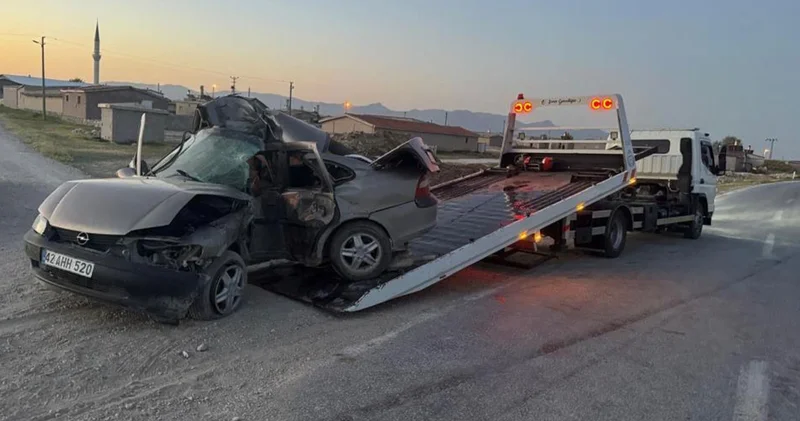 Konya’da direğe çarpan otomobilin sürücüsü hayatını kaybetti
