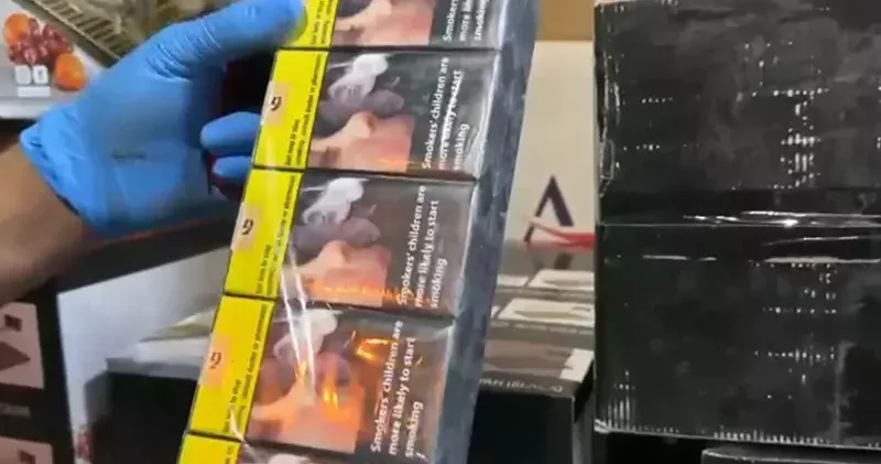 Durdurulan minibüsten 35 bin paket kaçak sigara çıktı