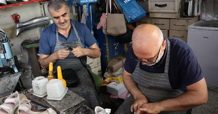 Bir meslek daha sessizce tükeniyor! Ayakkabı tamirciliği mesleği bitiyor: Mesleğimiz can çekişiyor